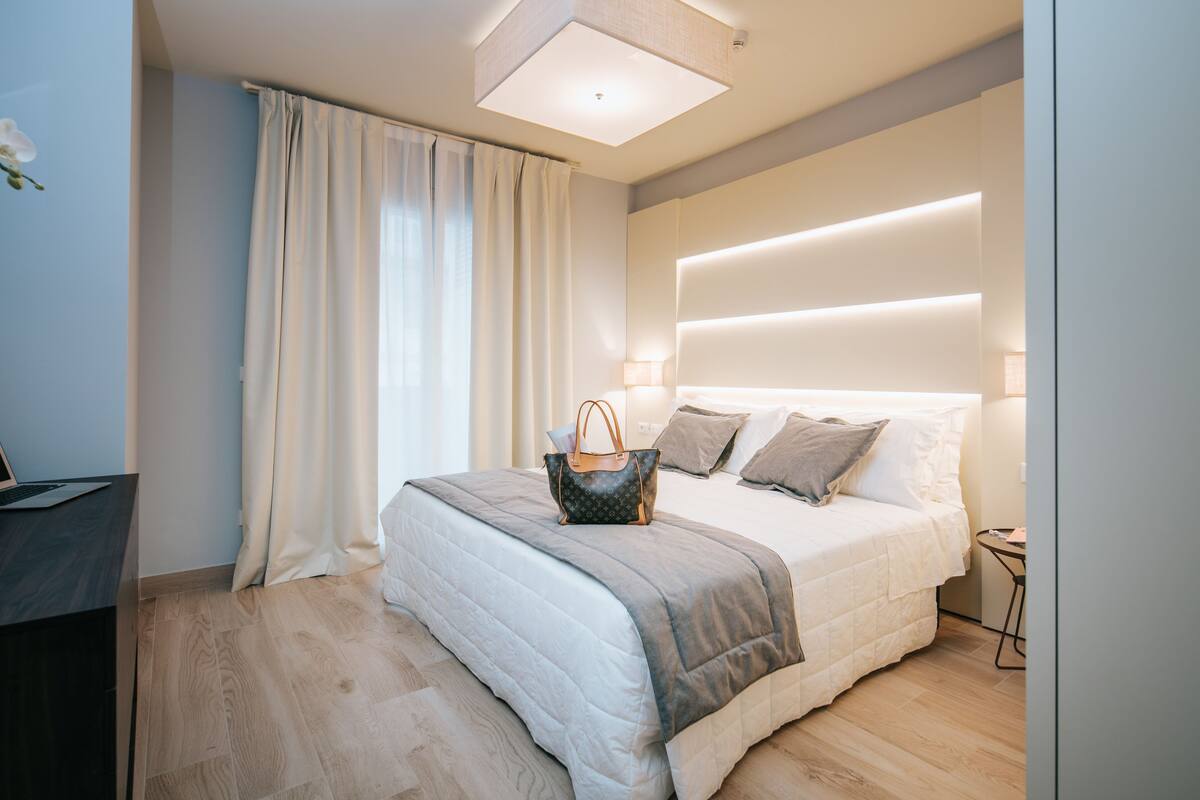 1 bedroom, in-room safe, desk, soundproofing