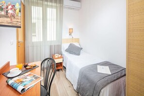 In-room safe, desk, free WiFi, bed sheets - Villa d'Este (Grado)