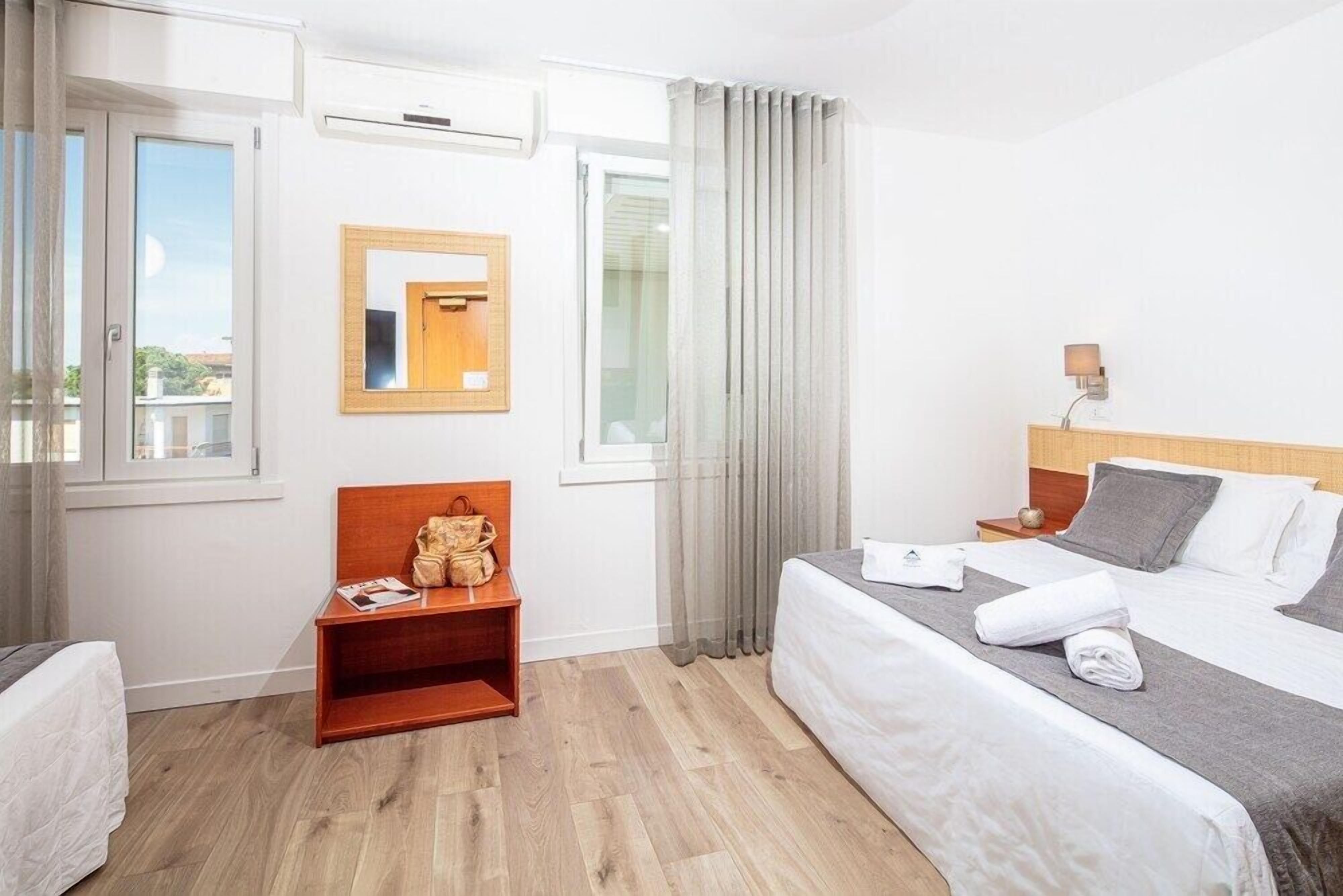 In-room safe, desk, WiFi (free), bed sheets
