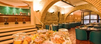 Laurentia Hotel