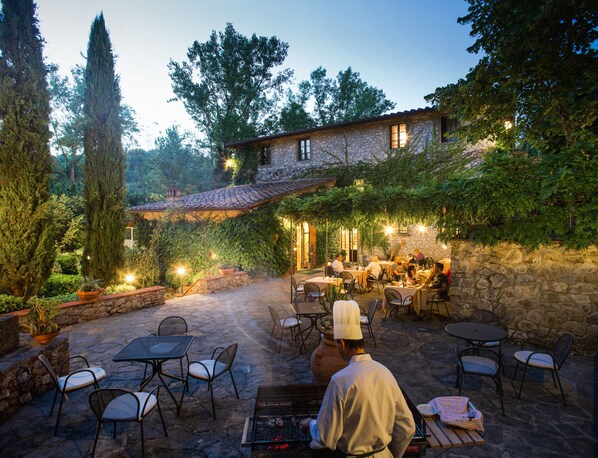 Breakfast, lunch, dinner served; local cuisine, garden views 