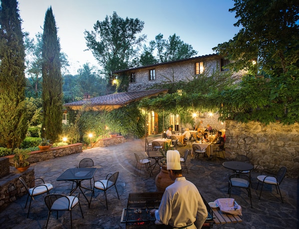Breakfast, lunch, dinner served; local cuisine, garden views