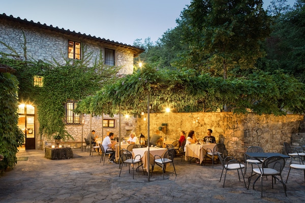 Breakfast, lunch, dinner served; local cuisine, garden views