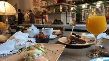 Daily buffet breakfast (EUR 20 per person)