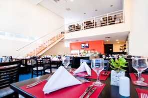 Breakfast, lunch, dinner served; Brazilian cuisine  - Blue Tree Towers All Suites Santo Andre (Santo André)