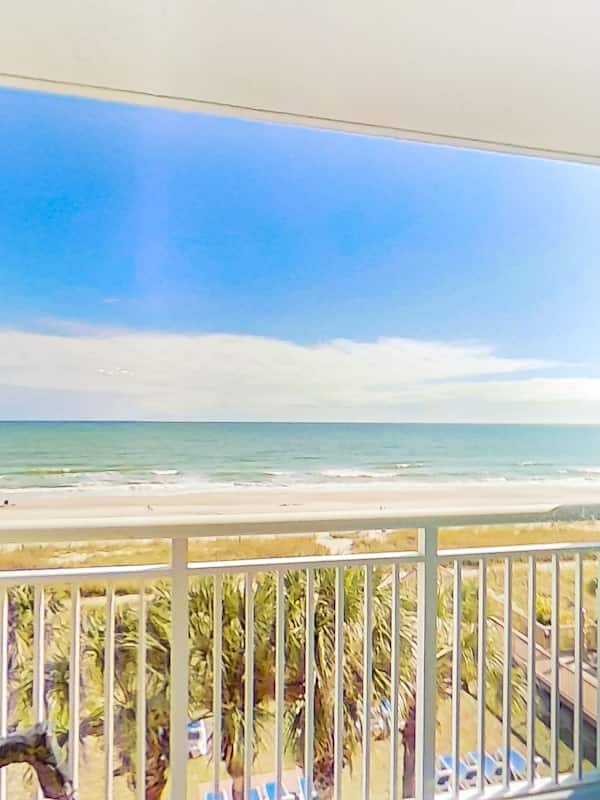 Room (Studio, 1 King Bed, Oceanfront) | Balcony