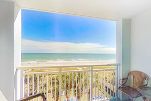 Room (Studio, 1 King Bed, Oceanfront) | Balcony