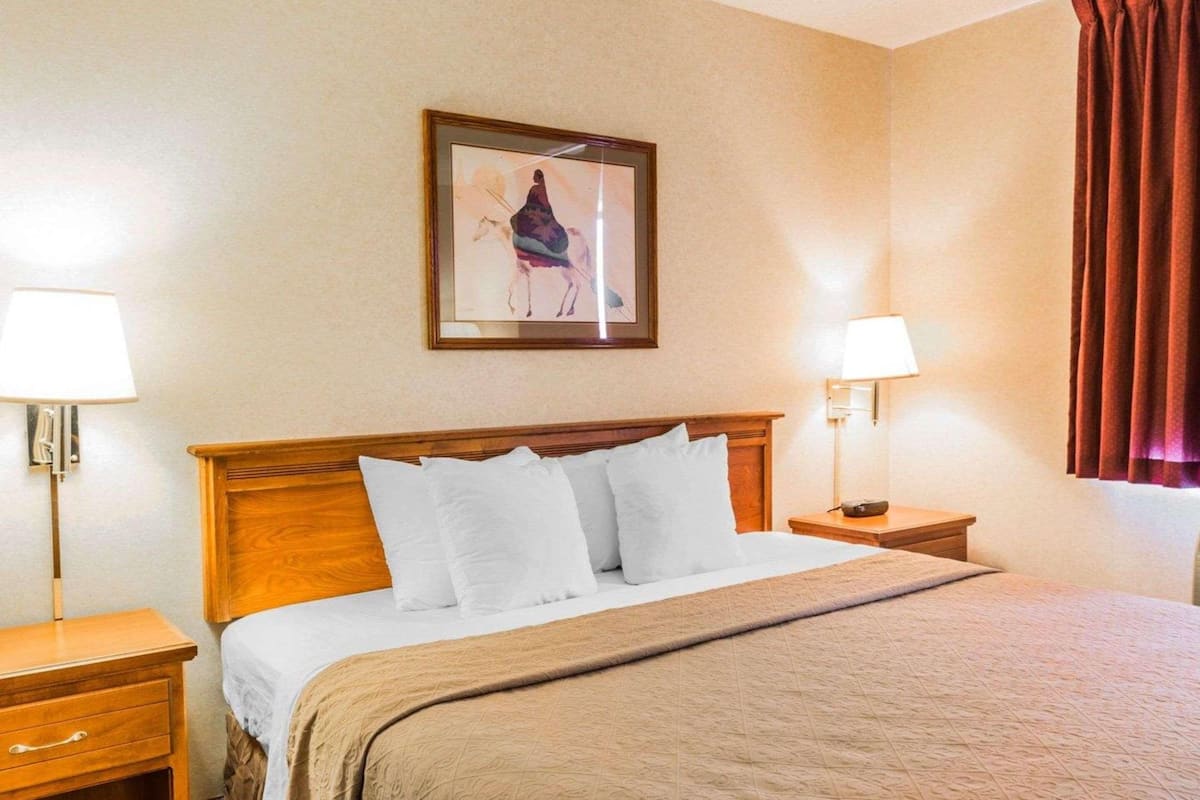 Desk, iron/ironing board, rollaway beds (surcharge), WiFi (free)