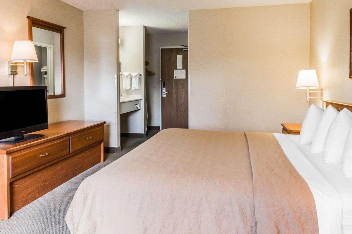 Desk, iron/ironing board, rollaway beds (surcharge), WiFi (free)