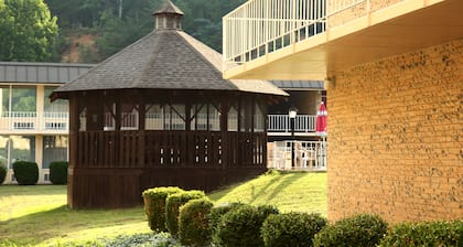 Quality Inn Dutch Inn