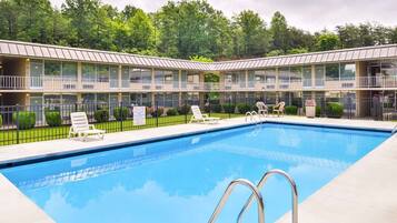 Outdoor pool, pool umbrellas, sun loungers