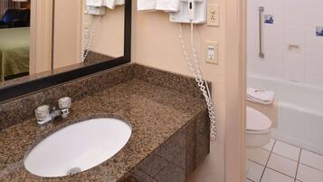 Combined shower/tub, free toiletries, hair dryer, towels