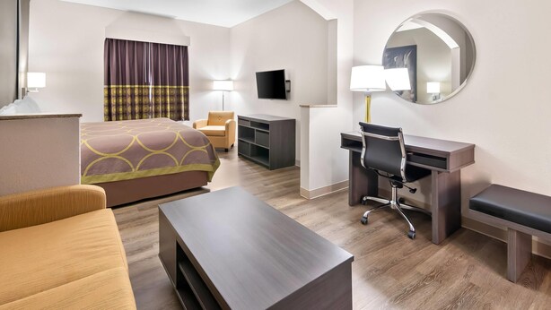 Suite, 1 Tempat Tidur King | Brankas, meja kerja, setrika/meja setrika, dan Wi-Fi gratis