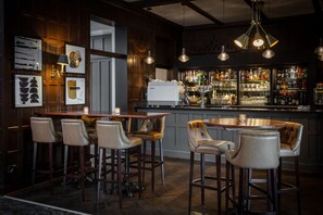 Al fresco dining, open daily