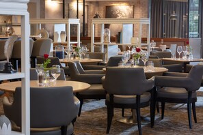 Daily full breakfast (GBP 15 per person)