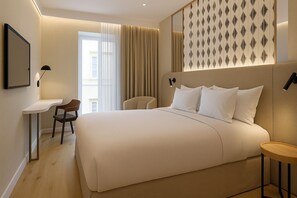 Phòng đôi Superior, hiên | Minibar, két bảo mật tại phòng, bàn, màn/rèm cản sáng