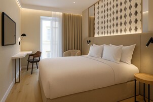 Superior Double Room, Terrace | Minibar, in-room safe, desk, blackout drapes