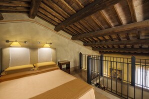 Executive Suite - Split Level | 1 bedroom, minibar, in-room safe, individually decorated