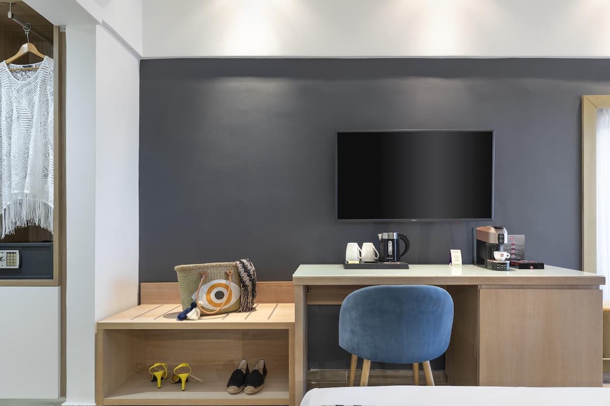 Literie de qualité supérieure, coffres-forts dans les chambres, bureau