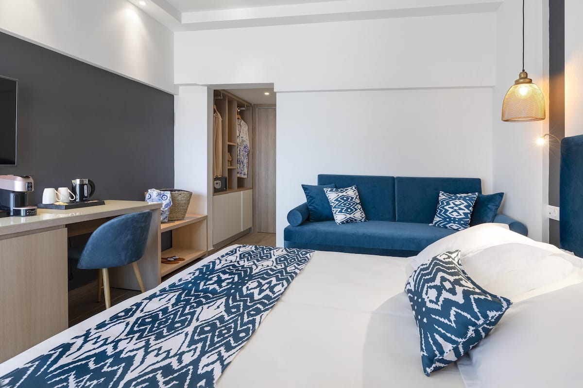 Privilege, Room, Balcony, Sea View | Premium bedding, in-room safe, desk, laptop workspace