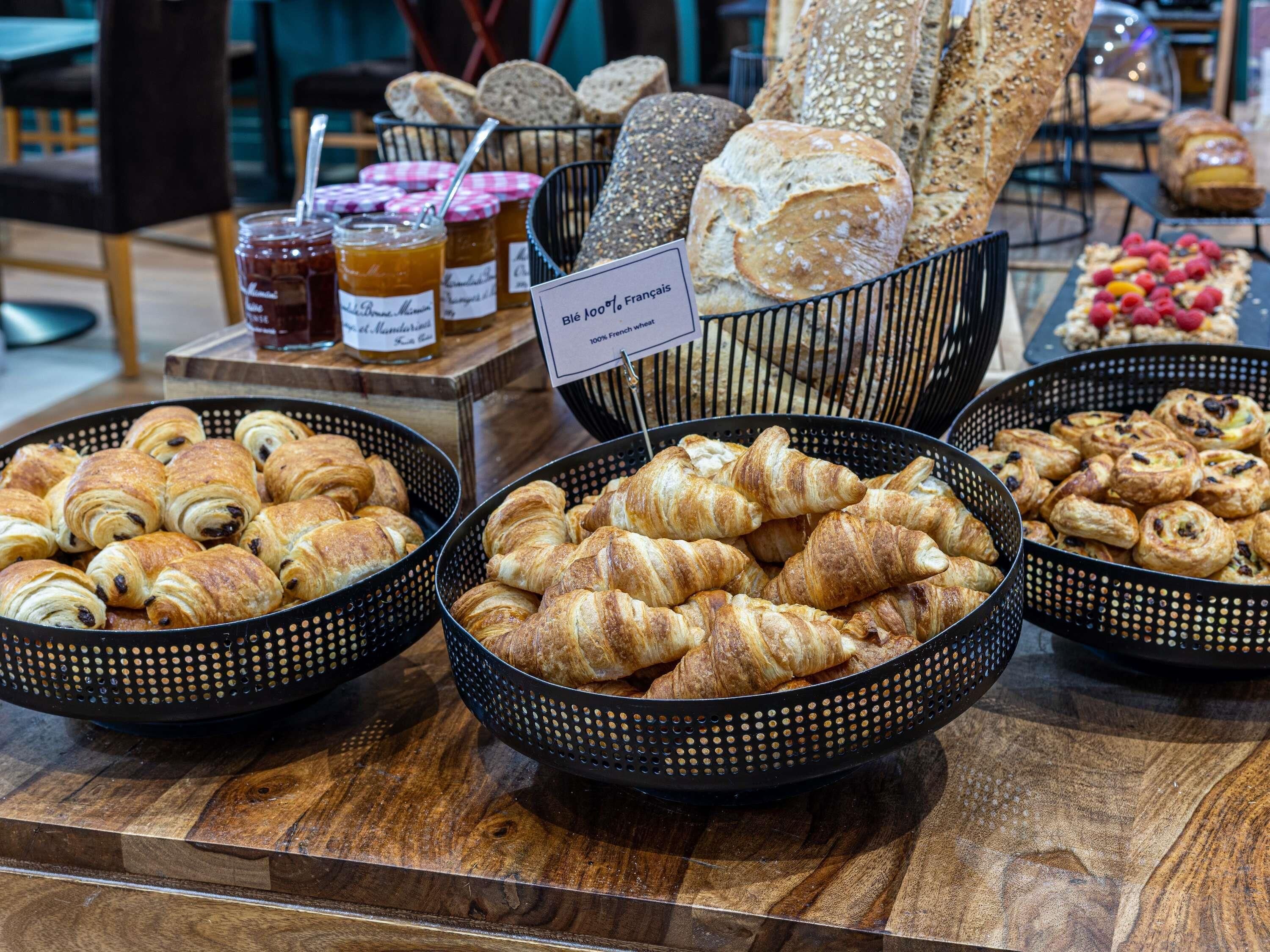 Daily buffet breakfast for a fee