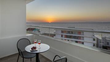 Privilege, Room, 1 King Bed, Balcony, Sea View | Premium bedding, in-room safe, desk, laptop workspace
