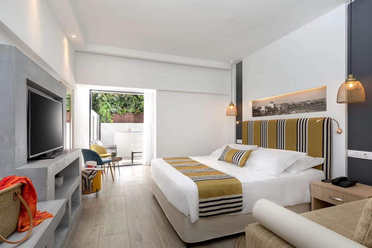 Junior Suite, 1 King Bed with Sofa bed, Terrace | Premium bedding, in-room safe, desk, laptop workspace