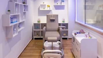 Couples treatment room(s), body treatments, deep-tissue massages