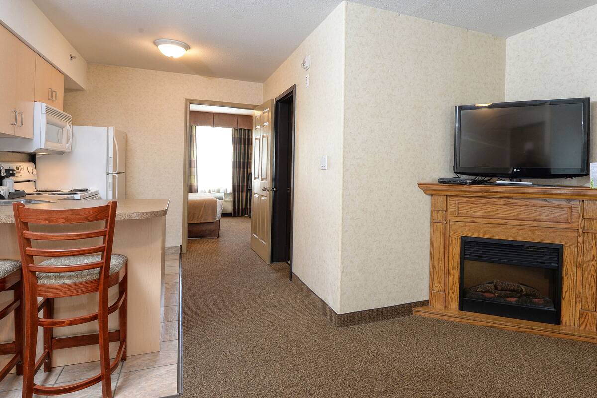 27-inch lcd tv with digital channels, tv, pay films