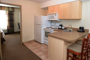 Premium bedding, in-room safe, desk, blackout curtains - Quality Inn & Suites (Grande Prairie)
