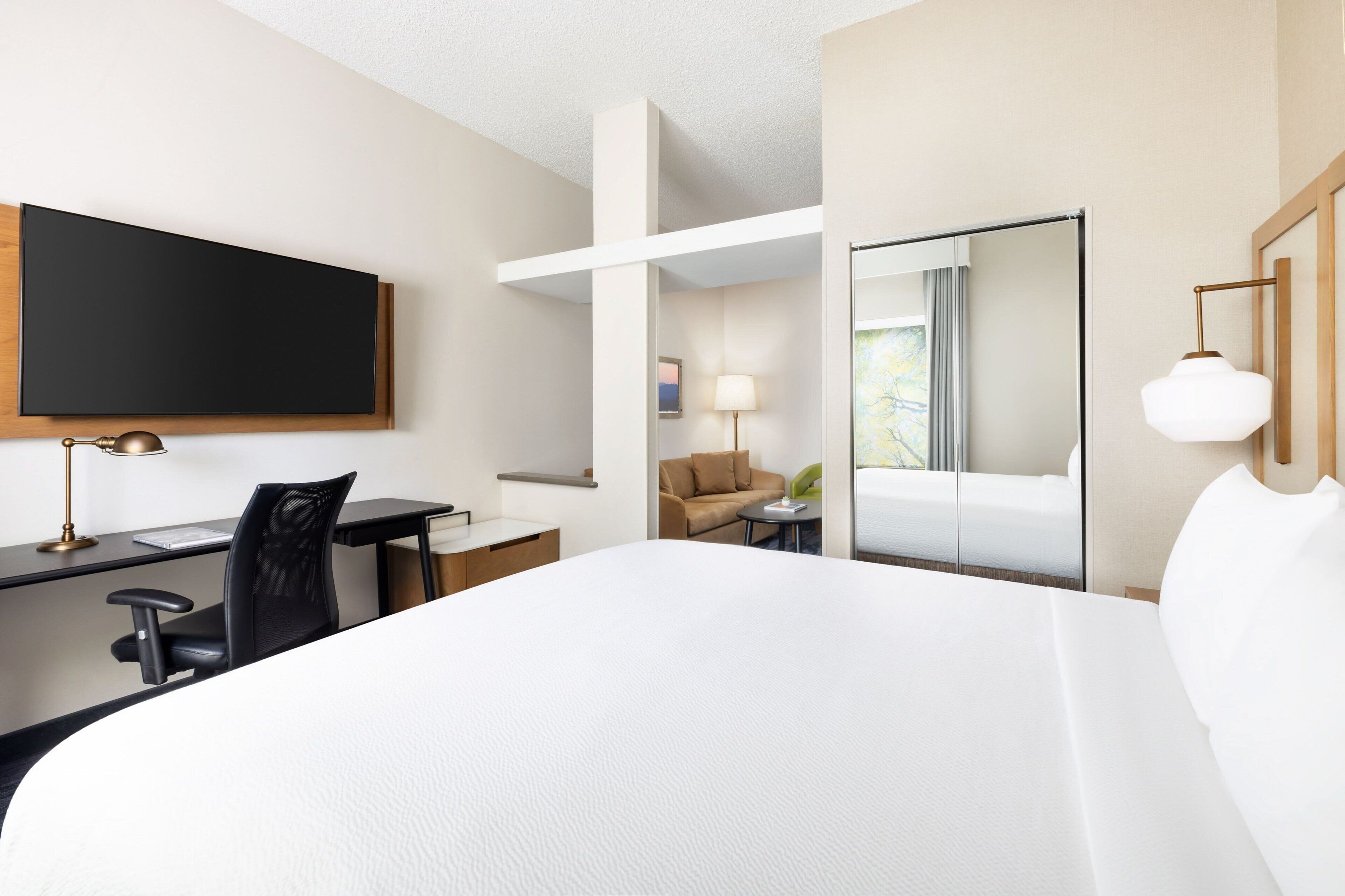 premium bedding, pillow-top beds, in-room safe, desk