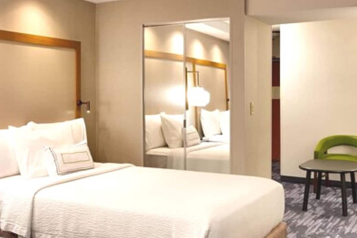 suite, 1 bedroom | premium bedding, pillow-top beds, in-room safe, desk