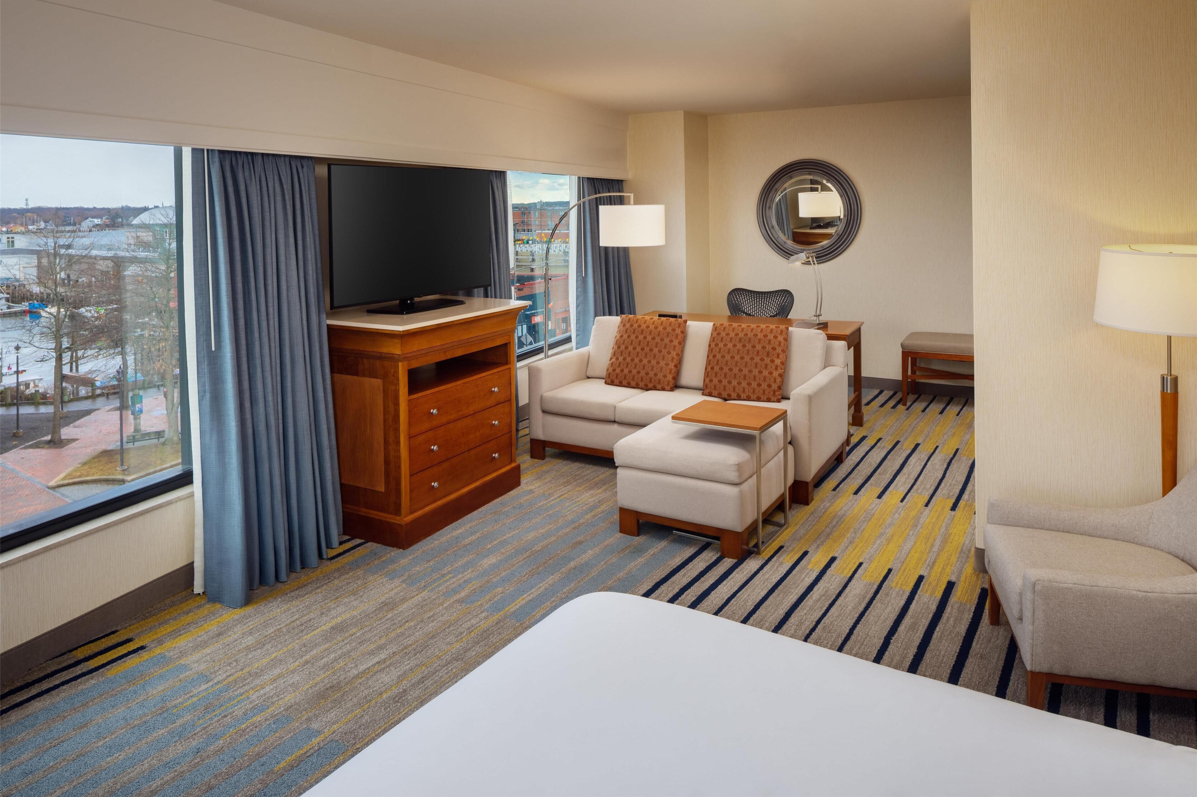 room, 1 king bed, corner (water view) | living area | 37-inch lcd tv with cable channels, tv