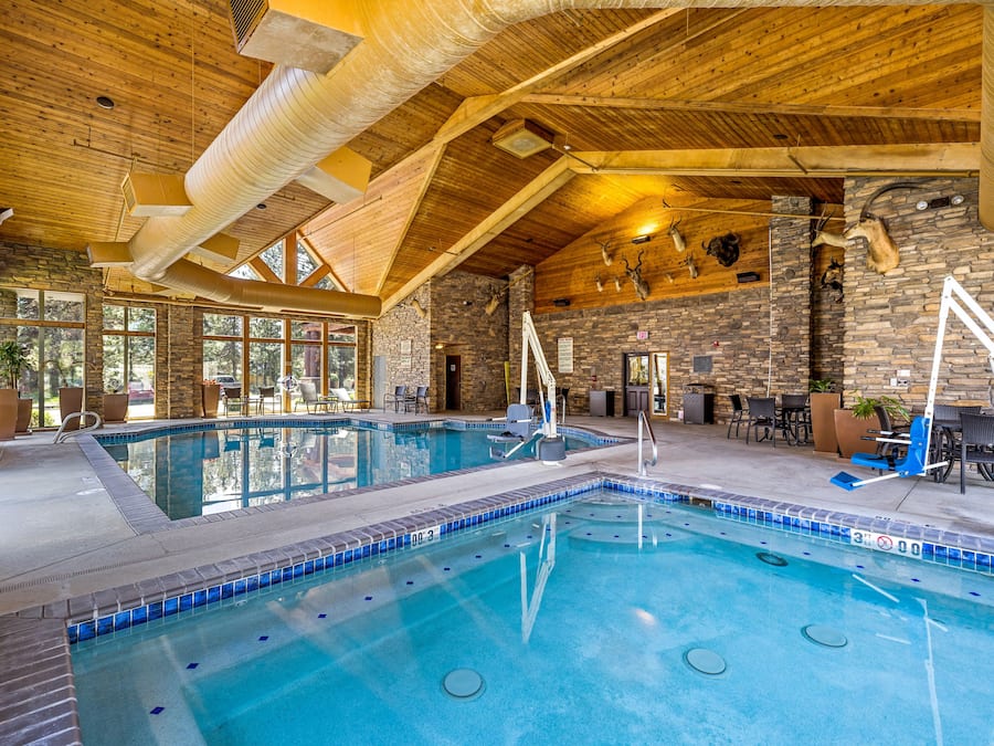 Bañera de hidromasaje cubierta