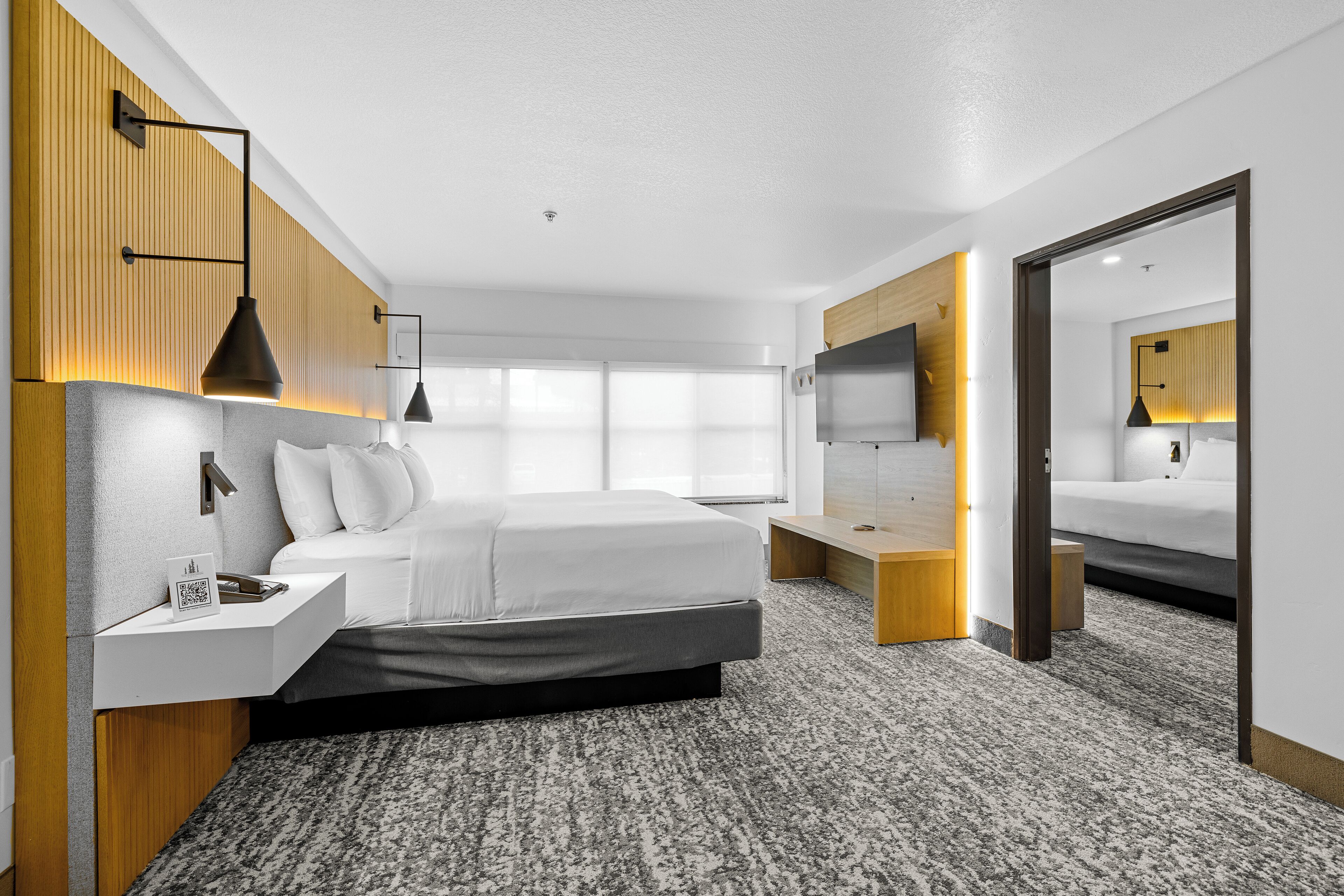 Laptop workspace, iron/ironing board, free WiFi, bed sheets