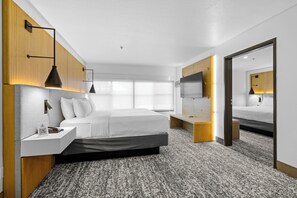 Deluxe Family Suite | Laptop workspace, iron/ironing board, free WiFi, bed sheets - The Evergreen Hotel (McCall)