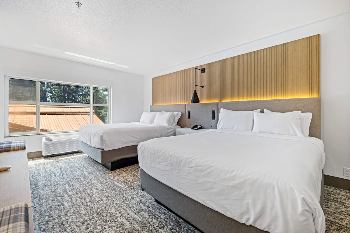 Laptop workspace, iron/ironing board, free WiFi, bed sheets