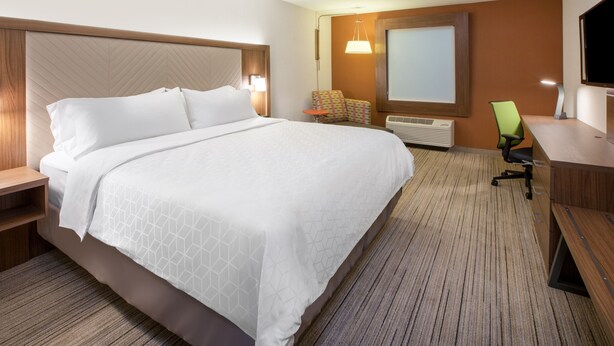 A hotel room with a large bed, a desk, a chair, and a television. - Holiday Inn Express Lebanon by IHG (Lebanon)