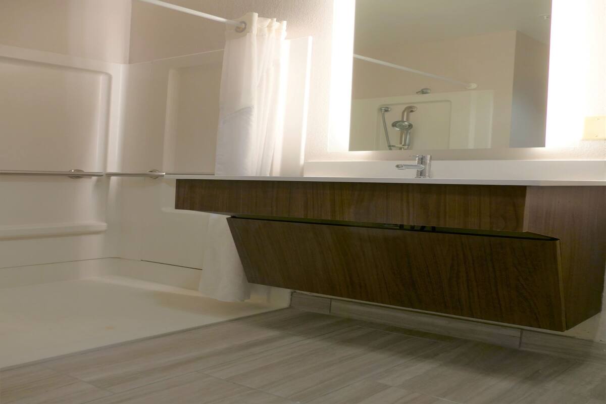 Bathtub, hair dryer, towels