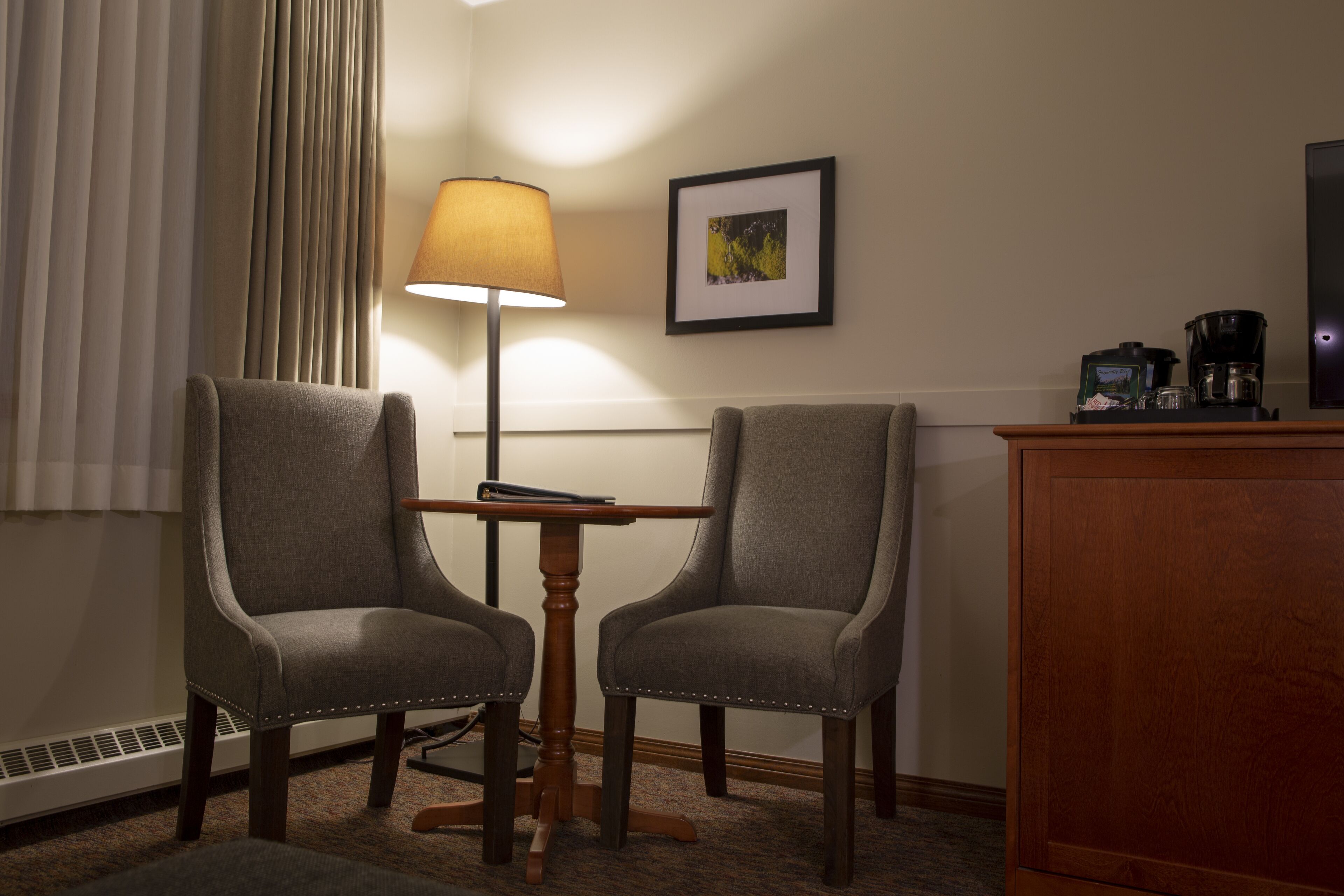 standard room, 1 queen bed | hypo-allergenic bedding, desk, blackout curtains, soundproofing