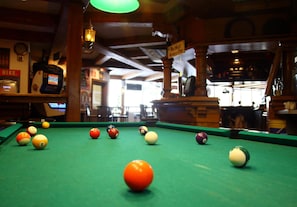 Games room - Whistler's Inn (Jasper)