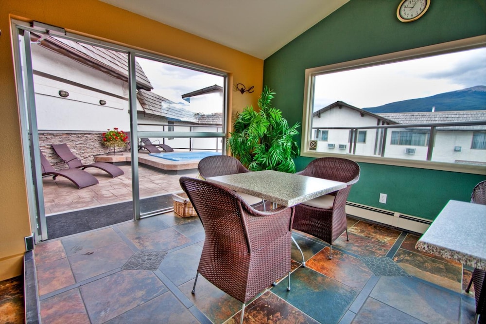 Whistlers Inn by null