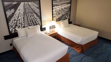 Habitación, 2 camas matrimoniales, para no fumadores | Escritorio, tabla de planchar con plancha y cunas gratuitas