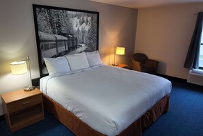 Quarto, 1 cama King, para não fumantes | Escrivaninha, ferros/tábuas de passar roupa, berços grátis