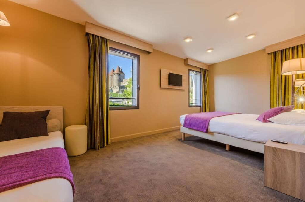 Familiesuite | Skrivebord, lydisolert, strykejern/-brett og barnesenger (inkludert)