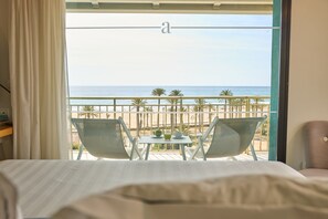 Habitación doble superior, terraza, vistas al mar | Ropa de cama de alta calidad, minibar, caja fuerte