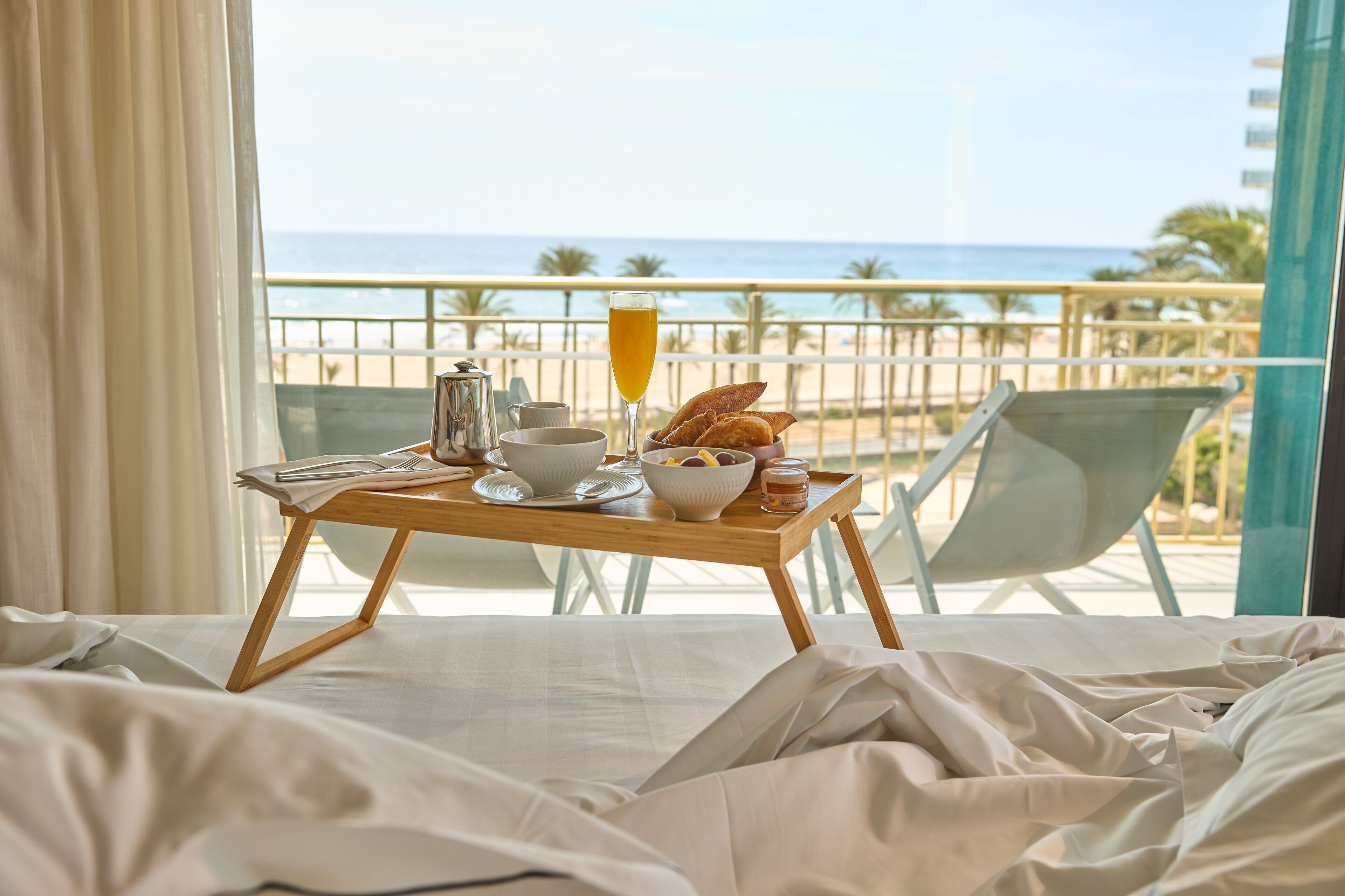 高級雙人房, 露台, 海景 | 高級寢具、迷你吧、客房內保險箱、獨特裝潢