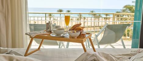 Doppia Superior, terrazzo, vista mare | Biancheria da letto di alta qualità, minibar, una cassaforte in camera