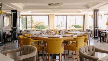 Se sirven desayunos y cocina mediterránea (con vistas a la playa)