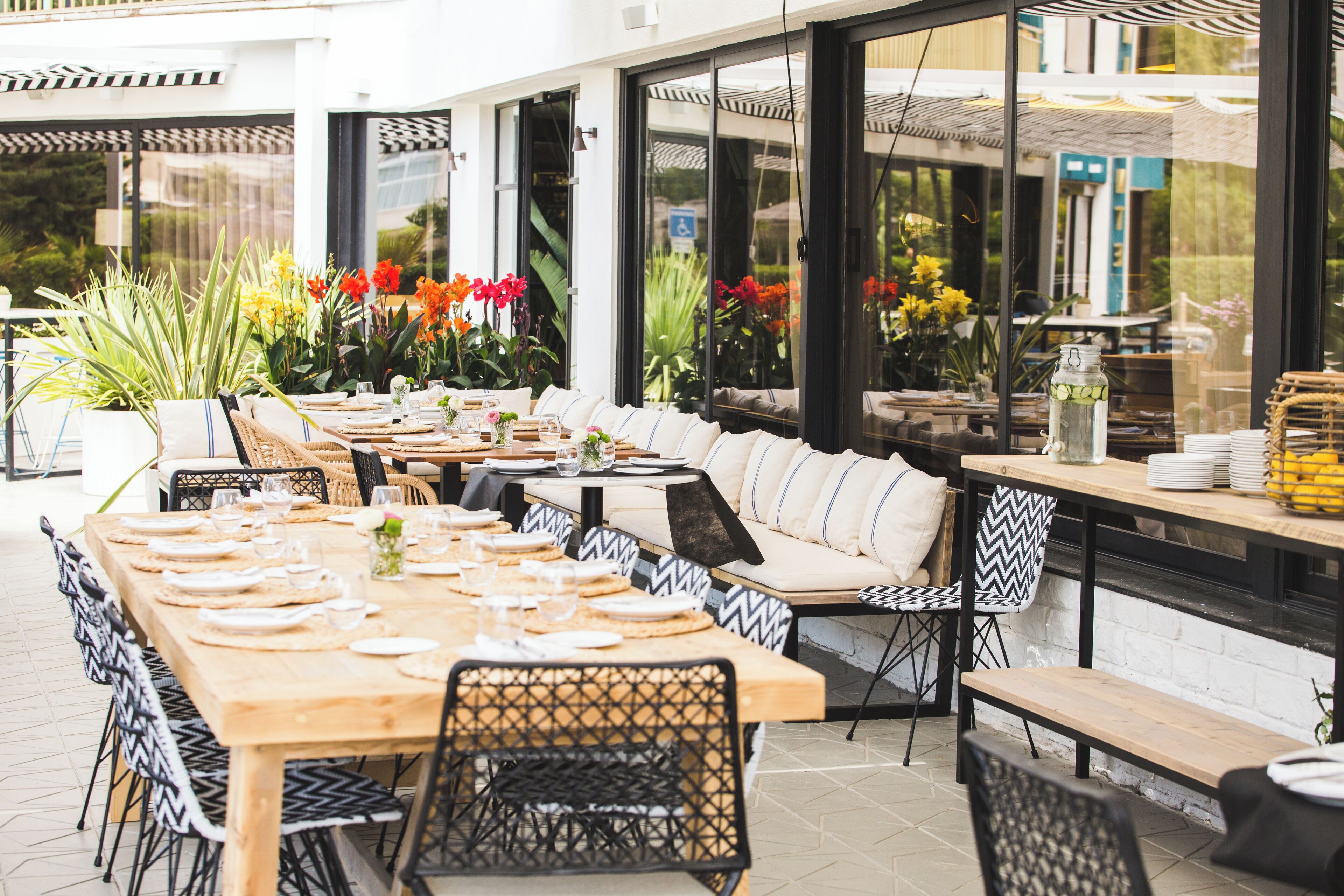 Breakfast, lunch, dinner served; Mediterranean cuisine, beach views 